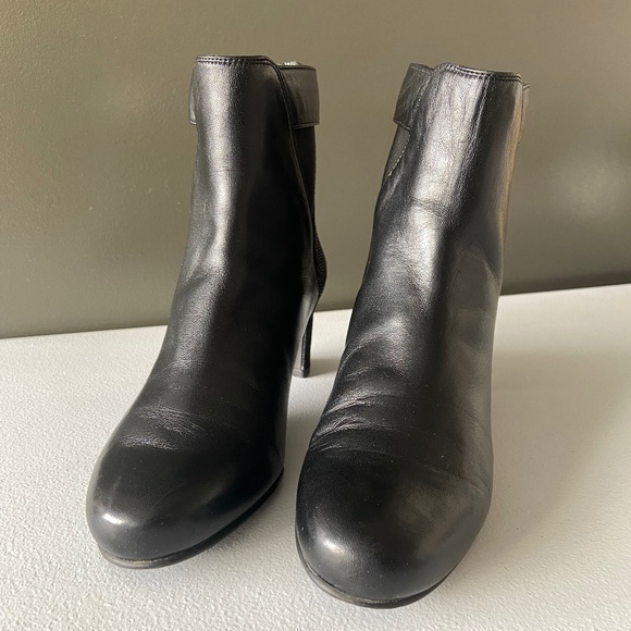 Stuart Weitzman Ankle Boots- Black Leather Mid Height Block Heel- Size 7.5 - Picture 4 of 10